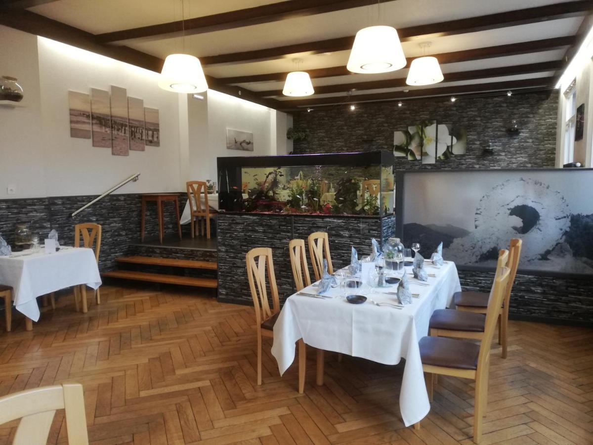 Hotel Restaurant Le Moschenross Thann Exteriör bild